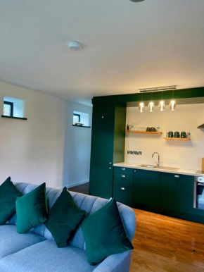 Bill's Barns, Apartment 1